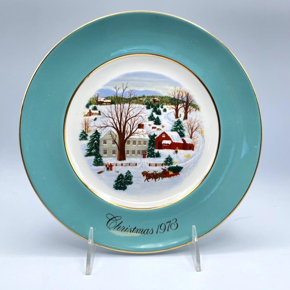 Vintage Avon Christmas Plate Series First Edition Christmas on the‎ Farm 1973